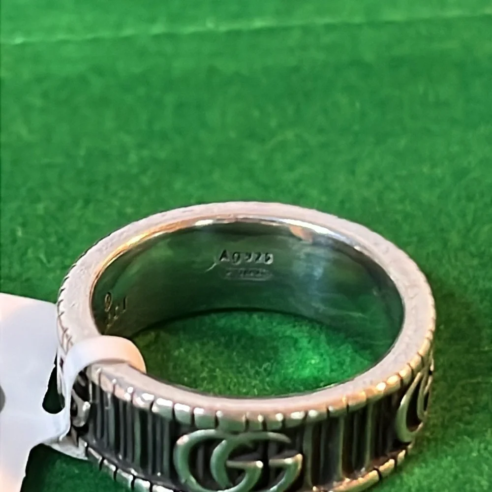 NWT Gucci Wide Interlocking G Marmont Ring size M (8) - Picture 3 of 8